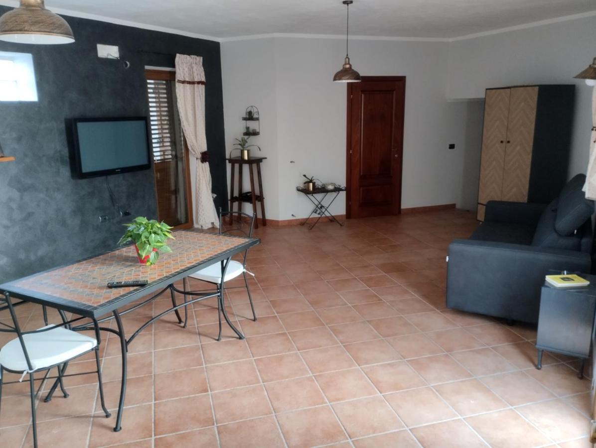 L'Aura Acomodação com café da manhã Uri Exterior foto