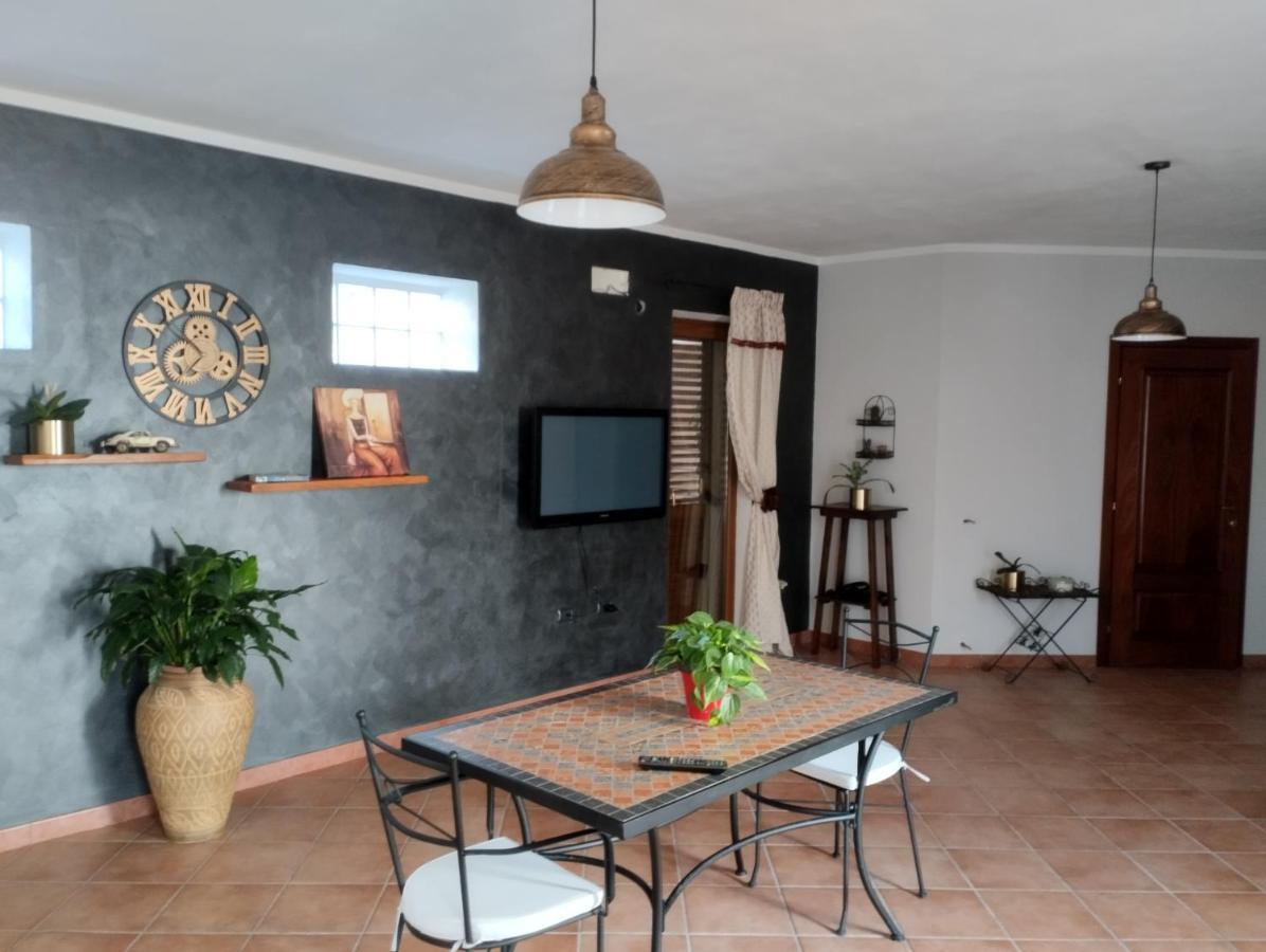 L'Aura Acomodação com café da manhã Uri Exterior foto