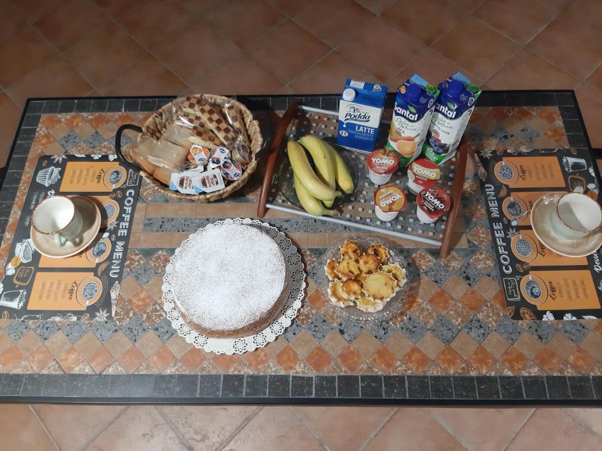 L'Aura Acomodação com café da manhã Uri Exterior foto